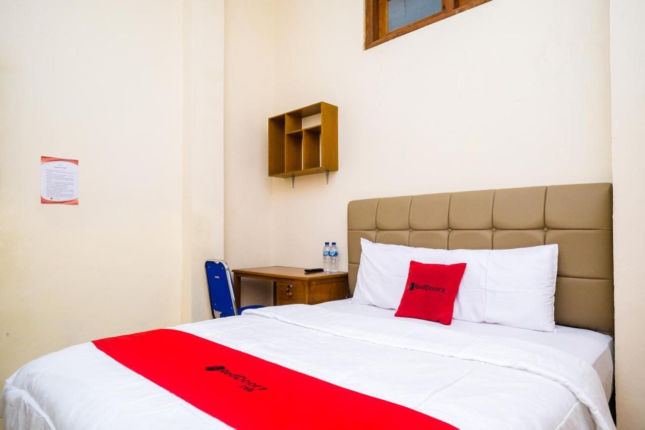 Reddoorz Syariah @ Griya Thamrin Manahan Solo Eksteriør billede