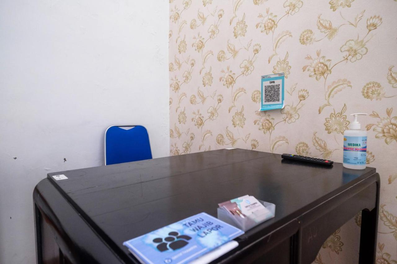 Reddoorz Syariah @ Griya Thamrin Manahan Solo Eksteriør billede