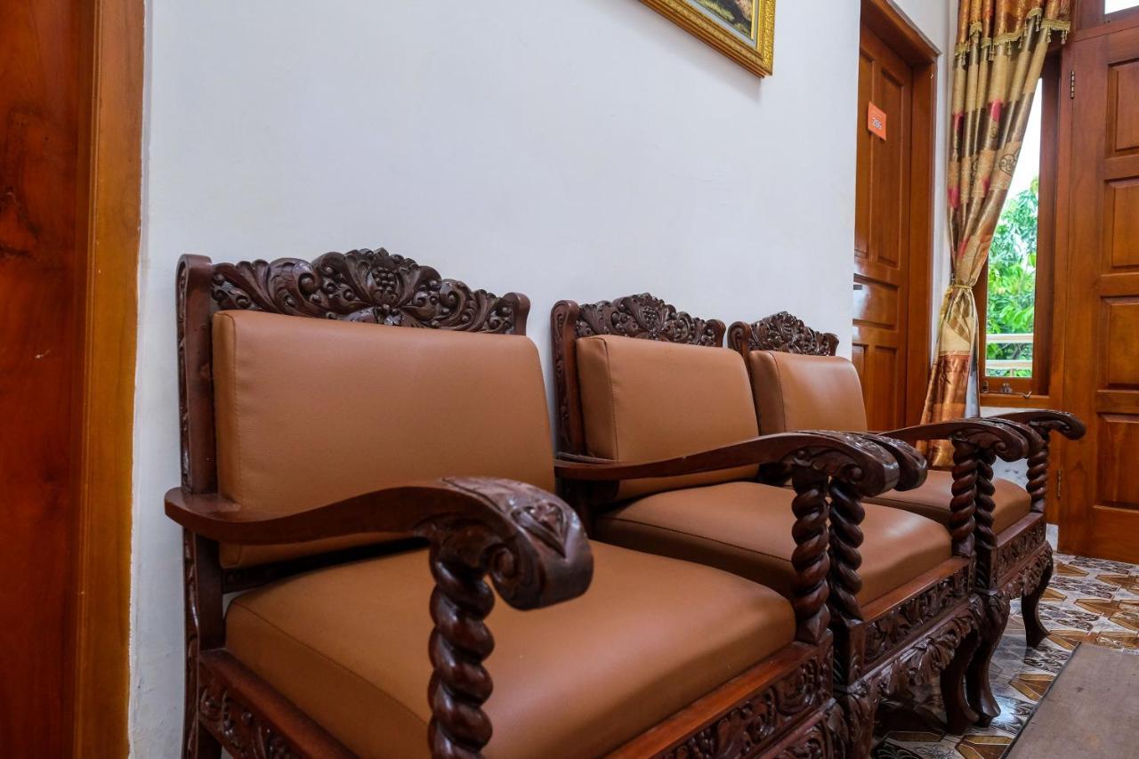 Reddoorz Syariah @ Griya Thamrin Manahan Solo Eksteriør billede