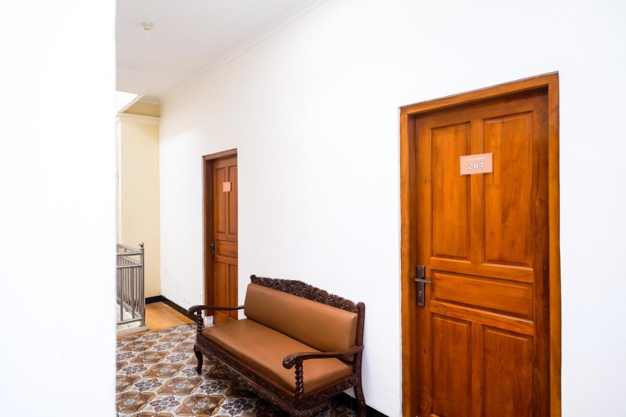 Reddoorz Syariah @ Griya Thamrin Manahan Solo Eksteriør billede