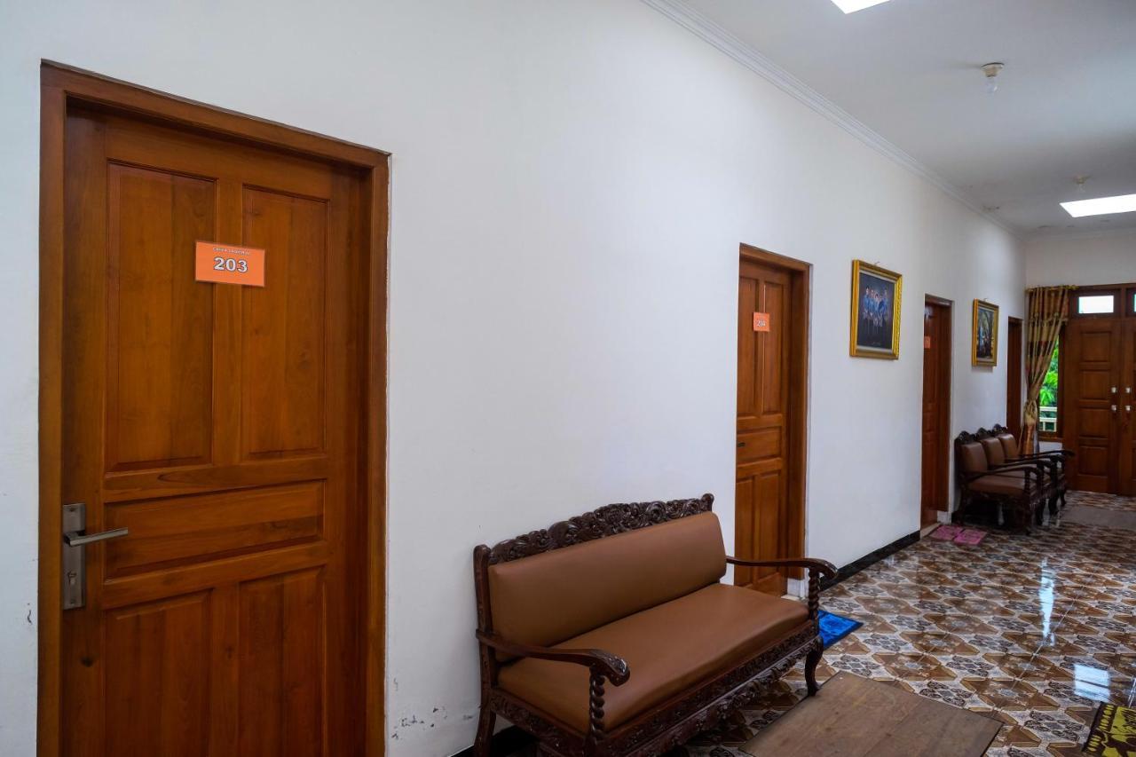 Reddoorz Syariah @ Griya Thamrin Manahan Solo Eksteriør billede