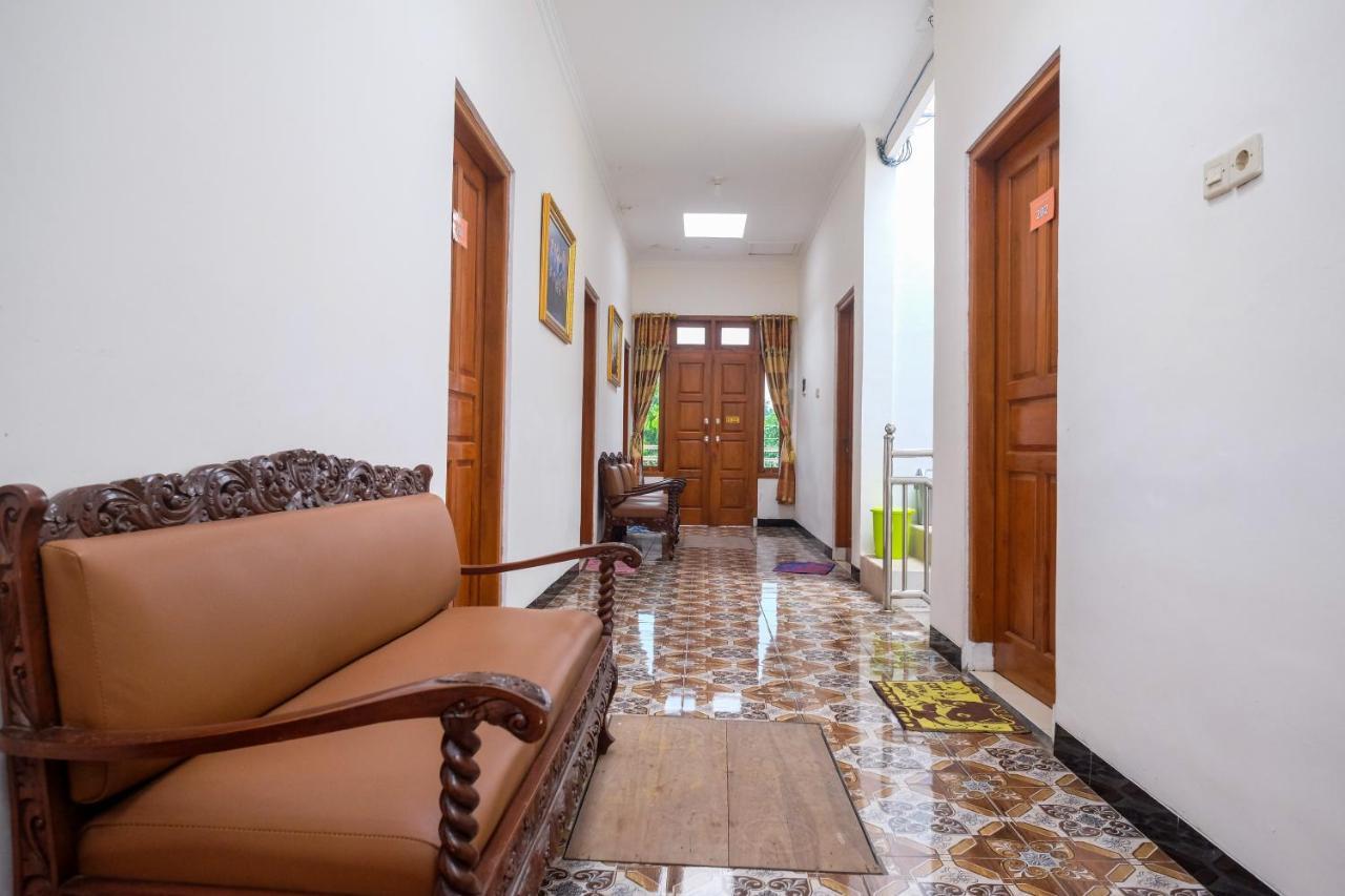 Reddoorz Syariah @ Griya Thamrin Manahan Solo Eksteriør billede